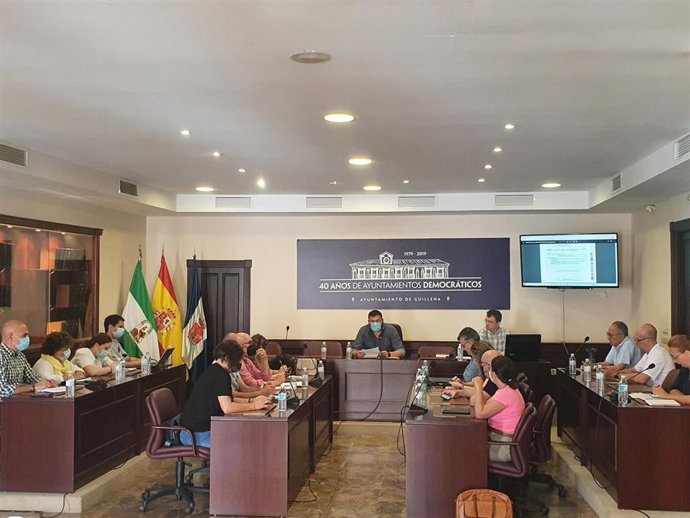Sesión plenaria en el Ayuntamiento de Guillena.