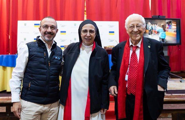 Raul Marqueta, Sor Lucia Caram y el Padre Ángel, en la presentación del Reto 30x15