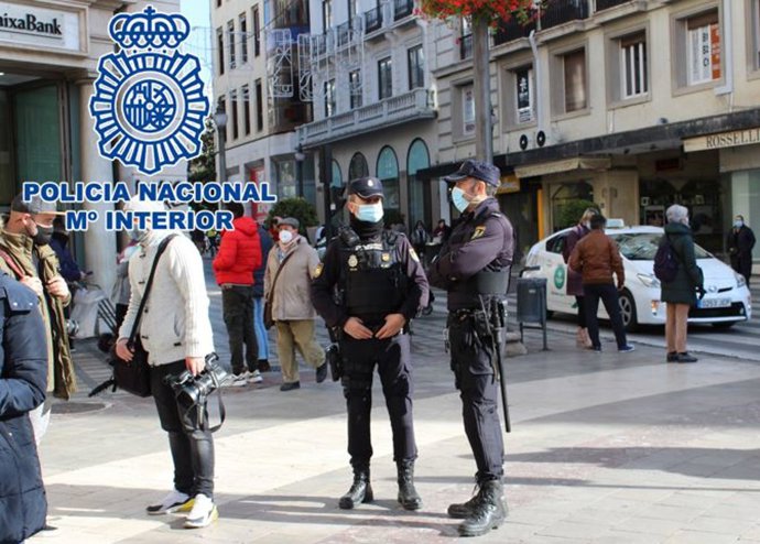 Agentes de Policía Nacional