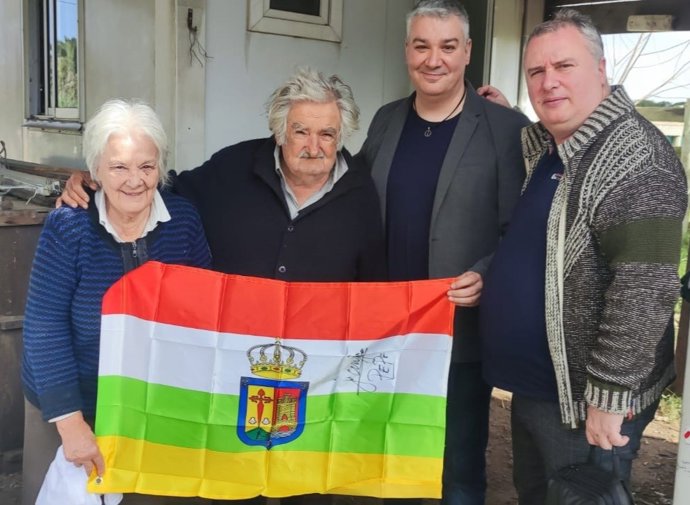 Ganar La Rioja se reúne con el expresidente de Urugay, Pepe Mújica