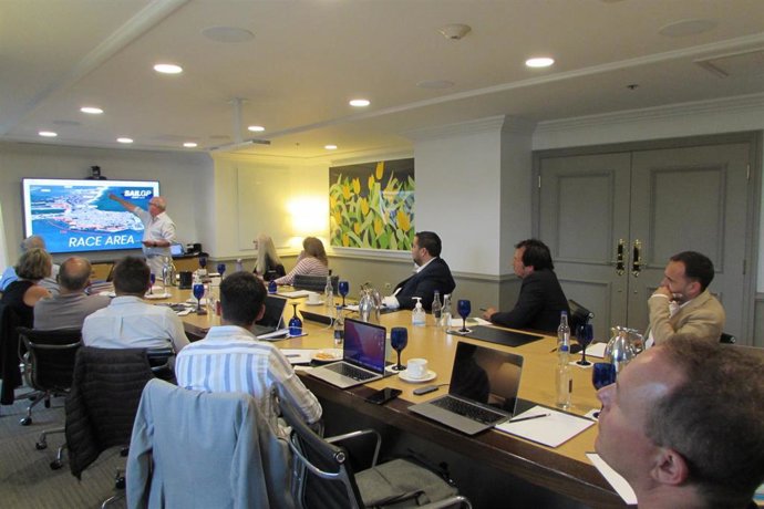 Reunión de la organización de SailGP.