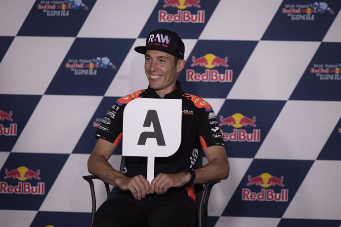 El piloto español Aleix Espargaró durante una rueda de prensa