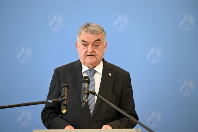 12 May 2022, North Rhine-Westphalia, Duesseldorf: Herbert Reul, Interior Minister of North Rhine-Westphalia, speaks during a press conference after police discovered bomb-material in the possession of a 16-year-old student in Essen. German police in Ess