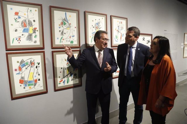 Autoridades en la inauguración de la exposición ‘Dalí, Picasso, Miró. Conquistar los sueños’.