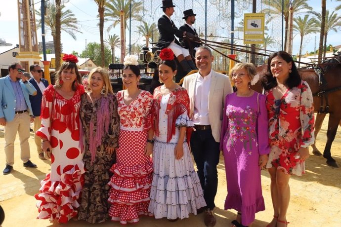 Carolina Darias con la alcaldesa de Jerez en la feria.
