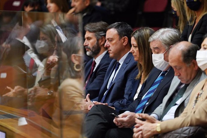 Bancada de invitados en el  pleno de investidura de Alfonso Rueda