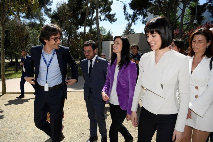 El presidente de la Generalitat, Pere Aragons, la ministra de Ciencia e Innovación, Diana Morant, y la comisaria de Innovación, Investigación, Cultura, Educación y Juventud de la Unión Europea, Mariya Gabriel, visitan el Barcelona Supercomputing Center