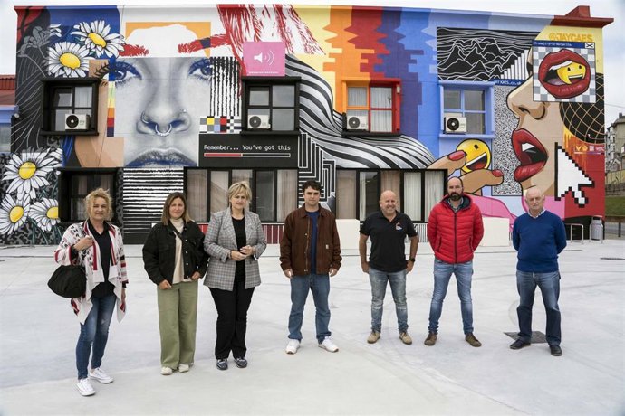 Visita al mural de Jay Kaes
