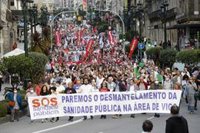 Miles de personas exigen en Vigo una sanidad digna y avisan: "No llega con cambiar personas, hay que cambiar políticas"