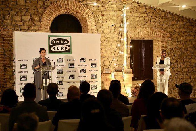 Andreu señala que los Premios Onda Cero "dan muestra del avance de la sociedad riojana durante este tiempo"