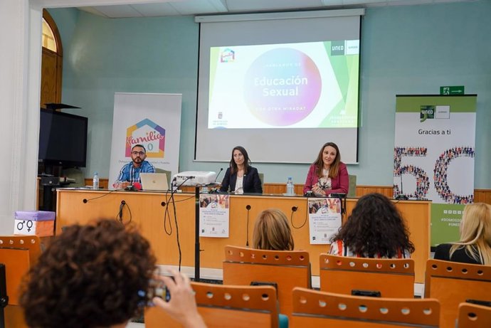 Diputación imparte un curso para reforzar la educación afectivo-sexual en las familias