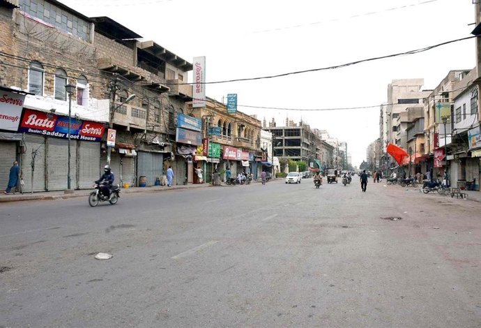 Archivo - Una calle en la ciudad de Karachi (Pakistán) durante la pandemia de coronavirus