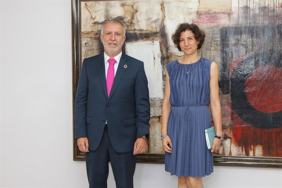 El presidente de Canarias, Ángel Víctor Torres, ha recibido en la mañana de hoy a la representante de Acnur en España, Sophie Muller
