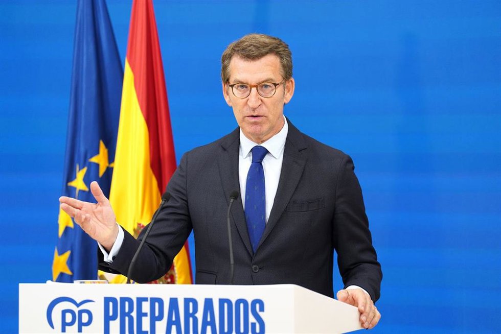 El presidente del Partido Popular, Alberto Núñez Feijóo, lcomparece ante los medios de comunicación en la sede regional del PP, a 11 de mayo de 2022, en Santiago de Compostela, A Coruña, Galicia, (España). Núñez Feijóo ofreció ayer el apoyo de su partid