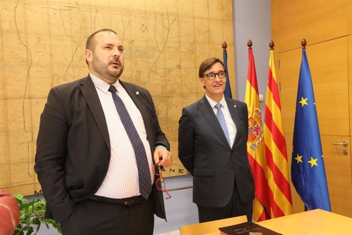 El primer secretario del PSC, Salvador Illa, con el alcalde de Mataró (Barcelona), David Bote.