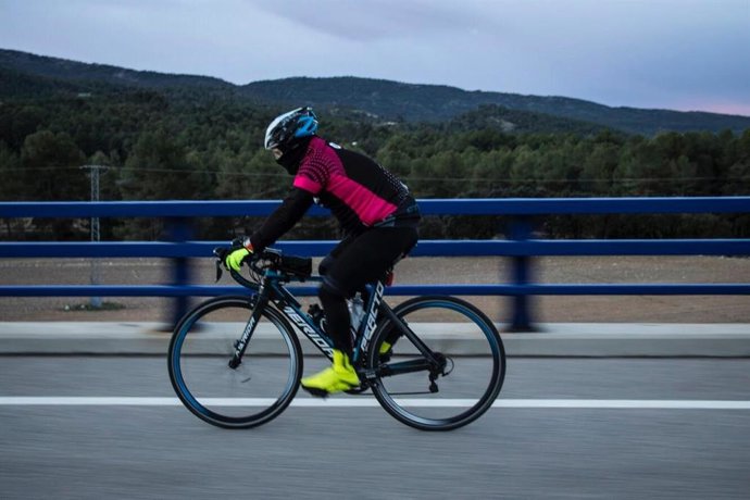 La plantilla de Hidraqua lanza un reto saludable y social a favor de Aspanion por el que se recorrerán en bicicleta los municipios en los que opera la compañía en la Comunitat Valenciana durante 24 horas seguidas