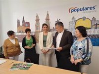 El Grupo Popular de Logroño y AFAMMER abordan la necesidad de impulsar medidas de apoyo a la natalidad y la familia
