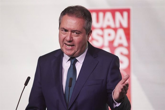 El senador y candidato del PSOE-A, Juan Espadas
