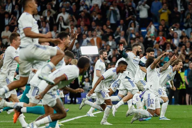 Players of Real Madrid celebrate after winning during the UEFA Champions League, Semi-final, football match played between Real Madrid and Manchester City at Santiago Bernabeu stadium on may 04, 2022, in Madrid, Spain.