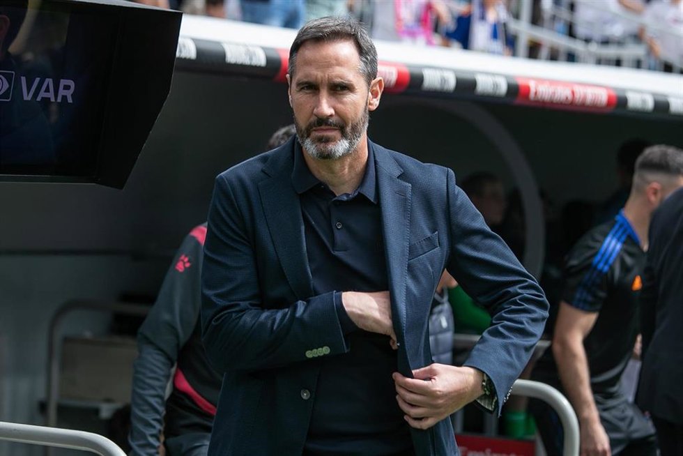 Vicente Moreno, head coach of Espanyol looks on during the Spanish League, La Liga Santander, football match played between Real Madrid and RCD Espanyol at Santiago Bernabeu stadium on April 30, 2022, in Madrid, Spain.
