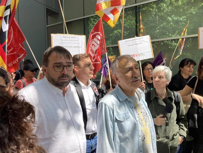 El secretario general de UGT, Pepe Álvarez, junto al secretario general en Catalunya, Camil Ros.