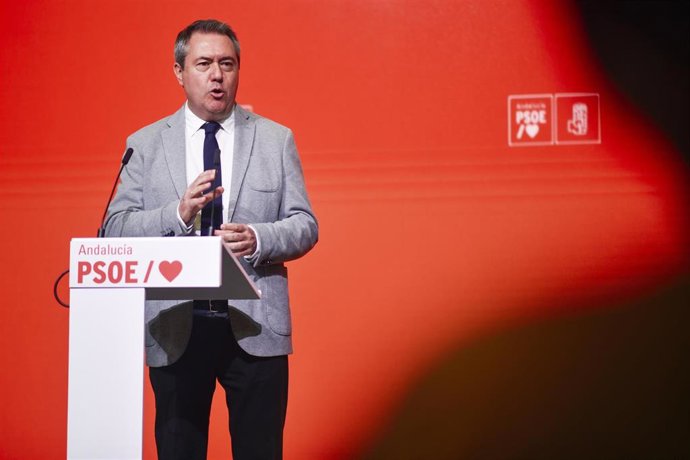 El secretario general del PSOE-A, Juan Espadas, en rueda de prensa.