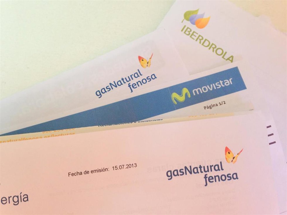 Archivo - Facturas Gas Natural Fenosa, Movistar, Iberdrola