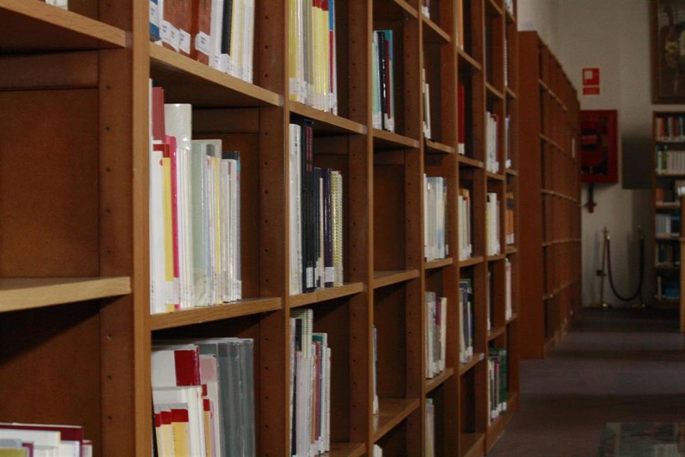 Archivo - Imagen de archivo de una biblioteca