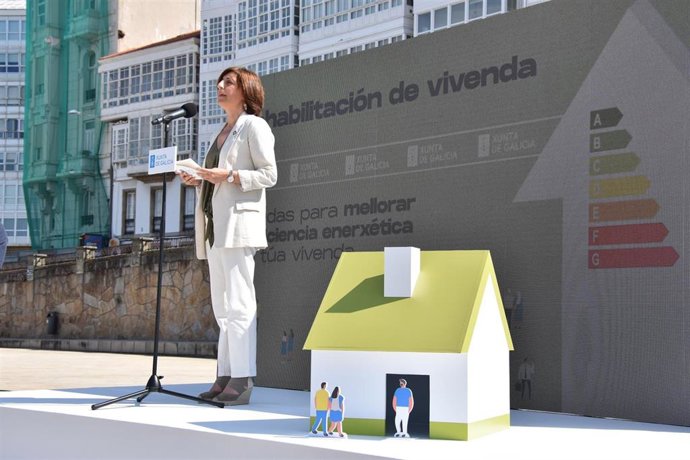 La conselleira de Medio Ambiente, Territorio e Vivenda en funciones, Ángeles Vázquez, en una rueda de prensa celebrada en A Coruña