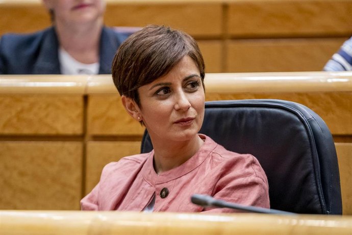La ministra de Política Territorial y portavoz del Gobierno, Isabel Rodríguez, en una sesión de control al Gobierno, en el Senado, a 10 de mayo de 2022, en Madrid (España). El Gobierno ha acordado la destitución de la directora del Centro Nacional de In