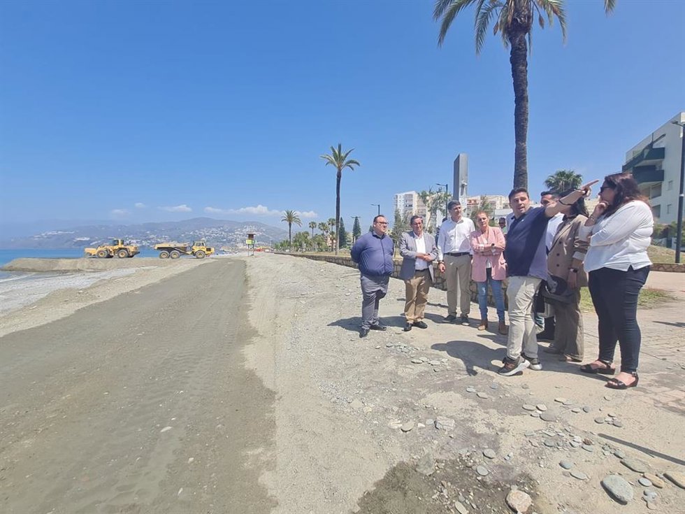 Visita del delegado del Gobierno de España en Andalucía, Pedro Fernández, a la costa de Granada.