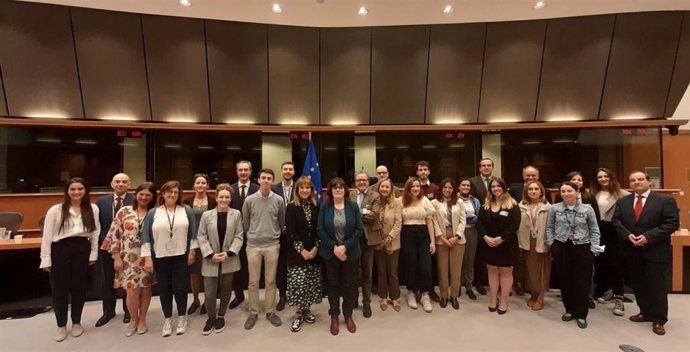 Encuentro de la eurodiputada aragonesa Isabel García con las oficinas regionales españolas