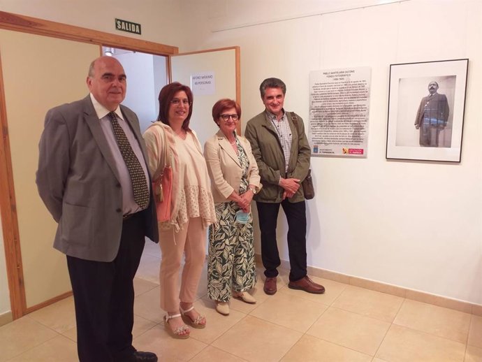 Acto de inauguración de la exposición fotográfica de Tardienta