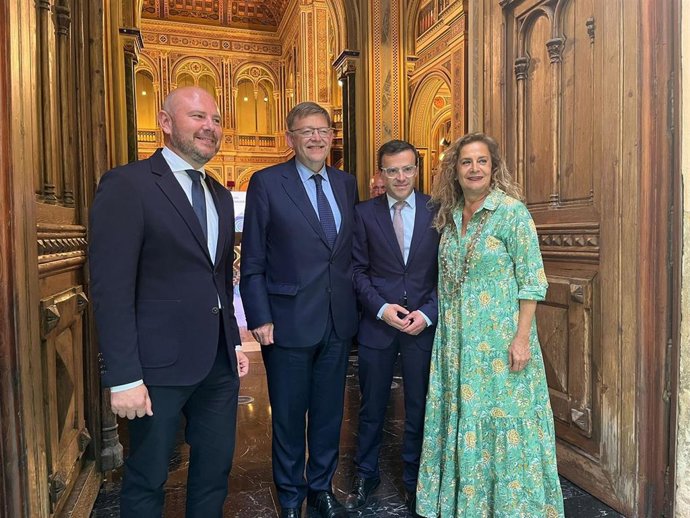 Miguel Ángel Gallardo participa en una mesa en la Conferencia de Presidencias de Diputaciones, Cabildos y Consejos Insulares de Valencia.