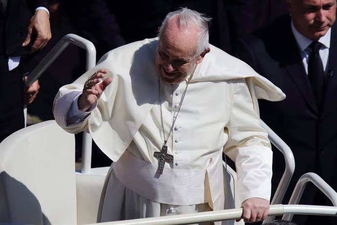 El Papa en el papamóvil