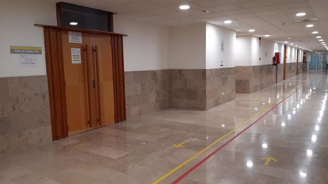 Archivo - Exterior de una sala de la Audiencia Provincial de Cantabria. Complejo judicial Salesas