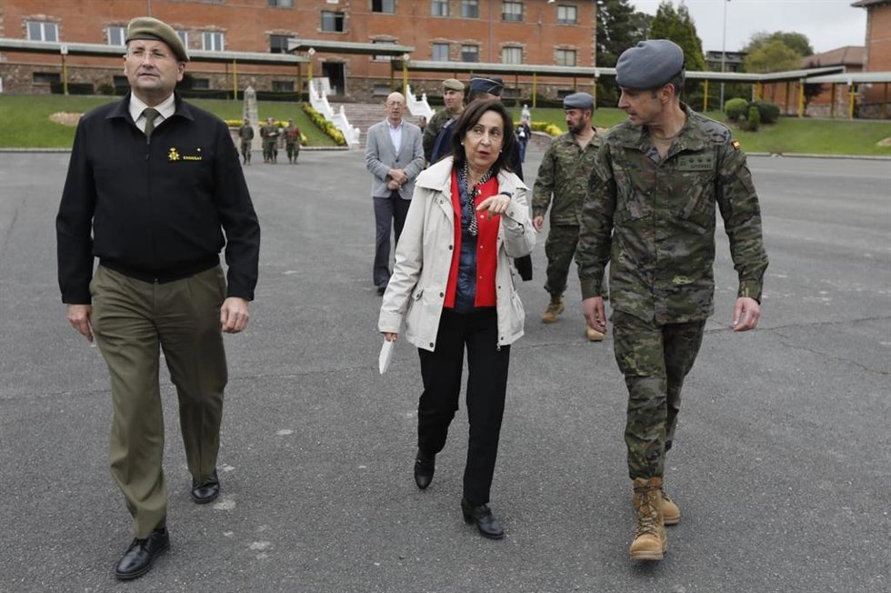 Margarita Robles, en el centro