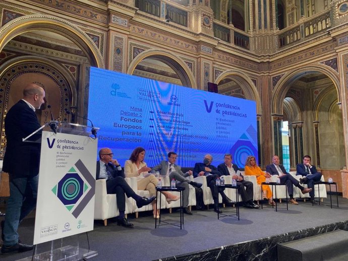 La presidenta del Consell de Mallorca, Catalina Cladera, interviene durante la V Conferencia de presidencias de Diputaciones Provinciales, Cabildos y Consells Insulars.