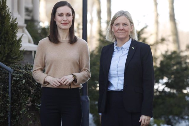 Archivo - Sanna Marin, primera ministra de Finlandia, y Magdalena Andersson, primera ministra de Suecia