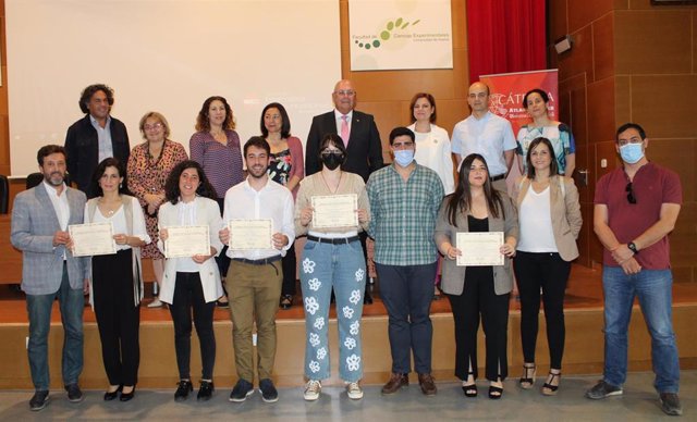 El Aula de Grados de la Facultad de Ciencias Experimentales de la Universidad de Huelva ha acogido el acto de entrega de los terceros premios a Trabajos de Fin de Grado (TFG) y Trabajos de Fin de Máster (TFM) de la Cátedra Atlantic Copper de la Onubense.