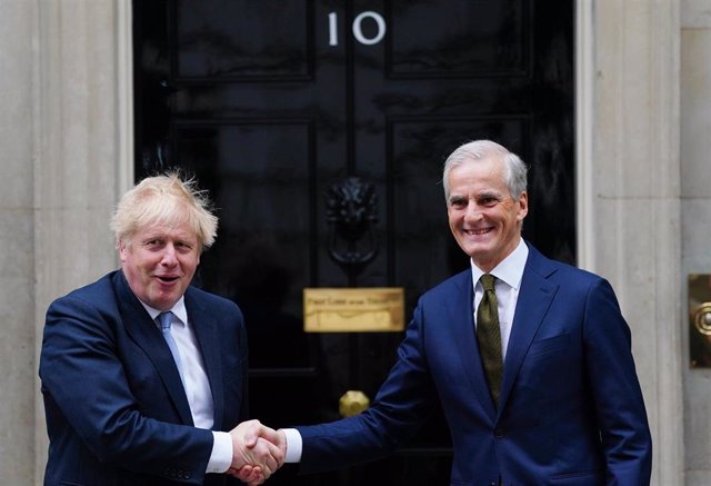 Los primeros ministros de Reino Unido y Noruega, Boris Johnson y Jonas Store. 