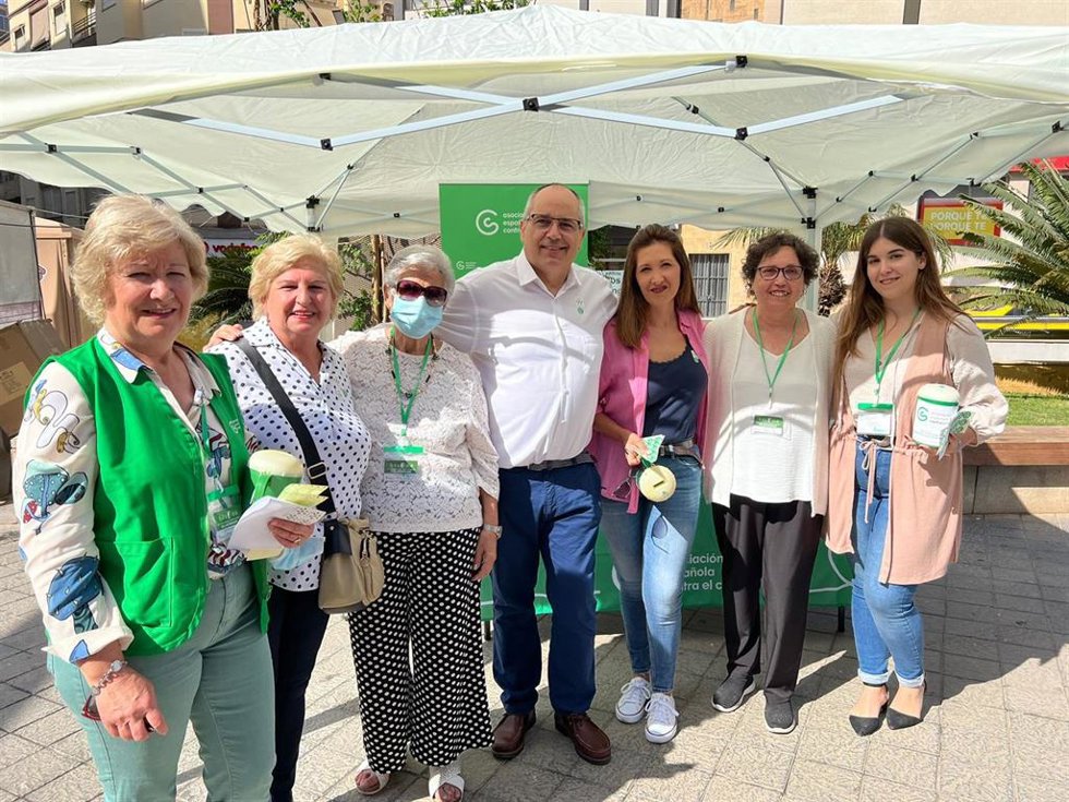David Martín, de AxSí, en la cuestación anual contra el cáncer en Motril