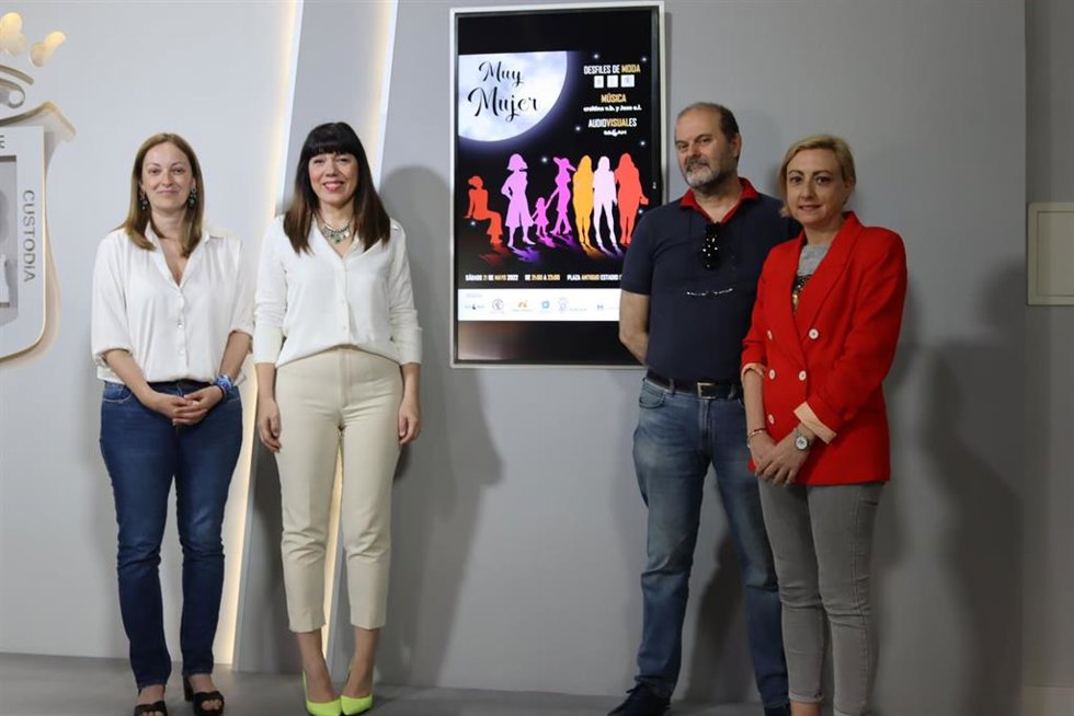 Nota Y Foto Rueda De Prensa Muy Mujer