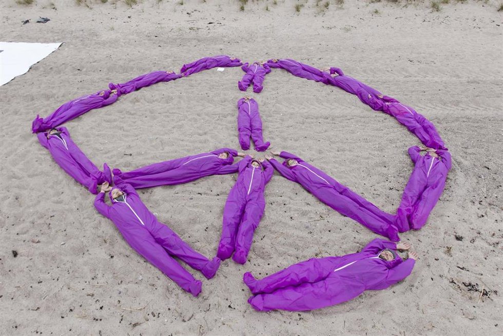 Performance de activistas de Greenpeace en Wangels, Alemania