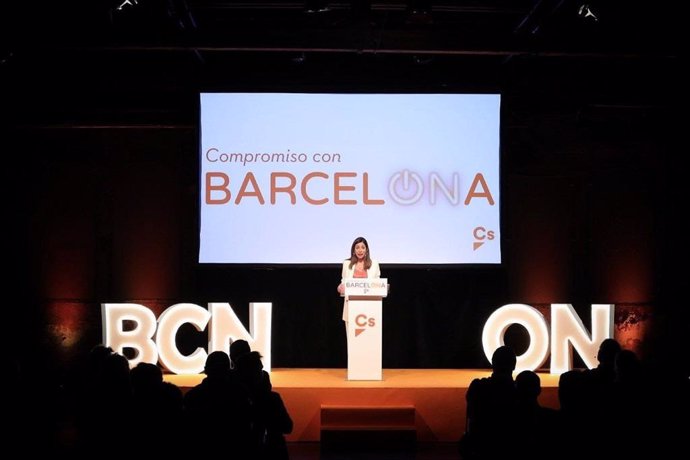 La presidenta de Cs Barcelona, Luz Guilarte, en la conferencia 'Compromiso con BarcelONa'.