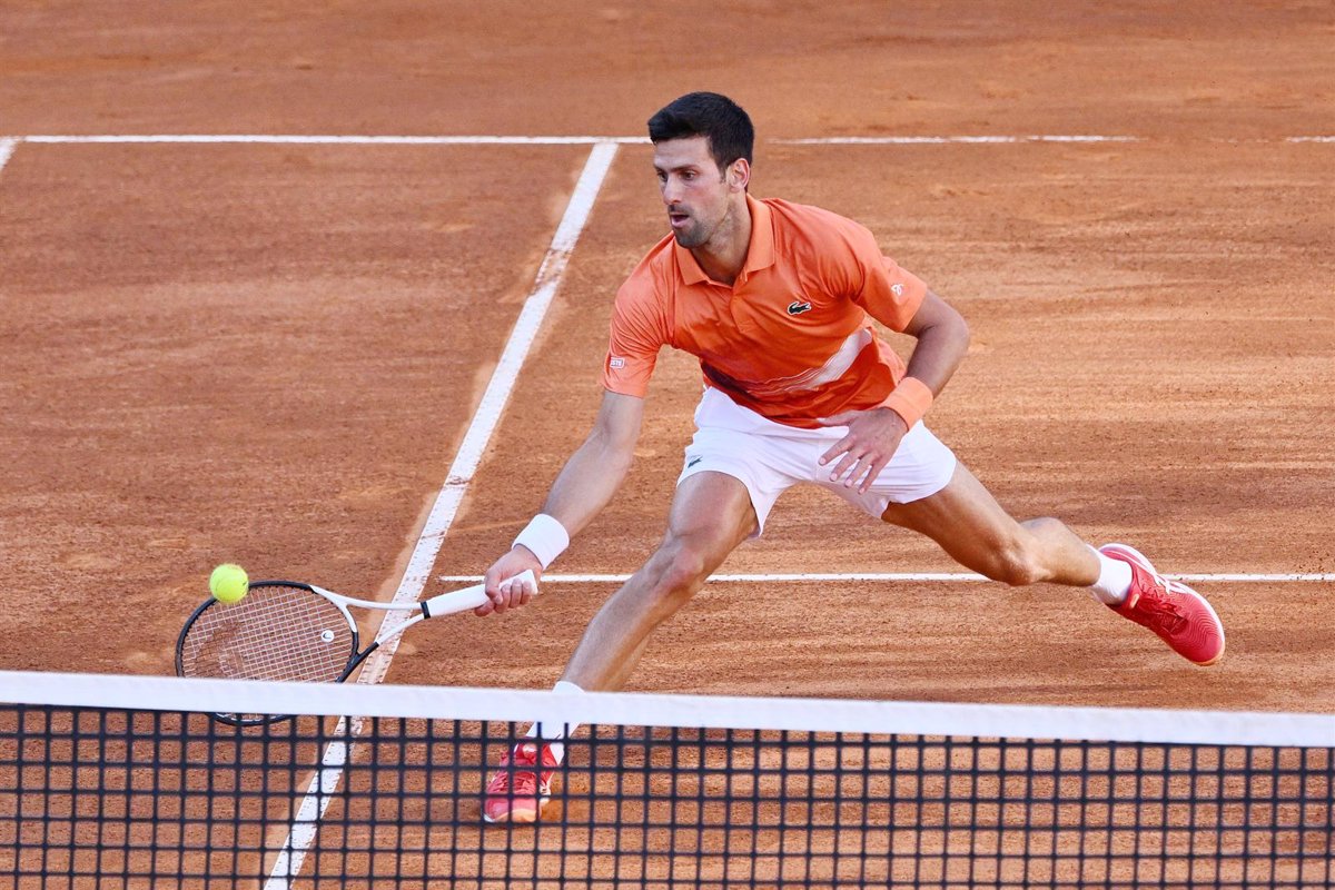 In Rome, Djokovic ties for first place and continues to improve