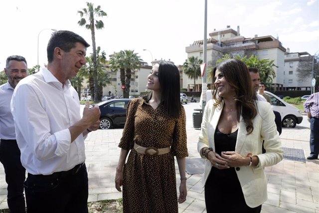 El coordinador autonómico de Ciudadanos y vicepresidente de la Junta de Andalucía, Juan Marín, la presidenta de Ciudadanos, Inés Arrimadas, y la cabeza de lista provincial, Nuria Rodríguez, en un acto de 6 de mayo en Málaga.