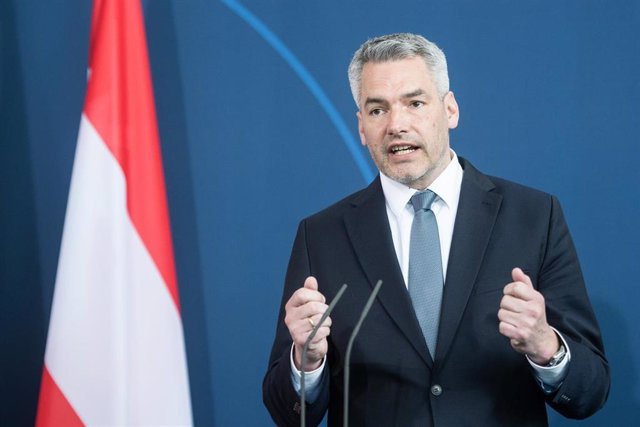 Archivo - FILED - 31 March 2022, Berlin: Austrian Chancellor Karl Nehammer speaks during a press conference in Berlin. Photo: Steffi Loos/Getty Images Europe/Pool/dpa