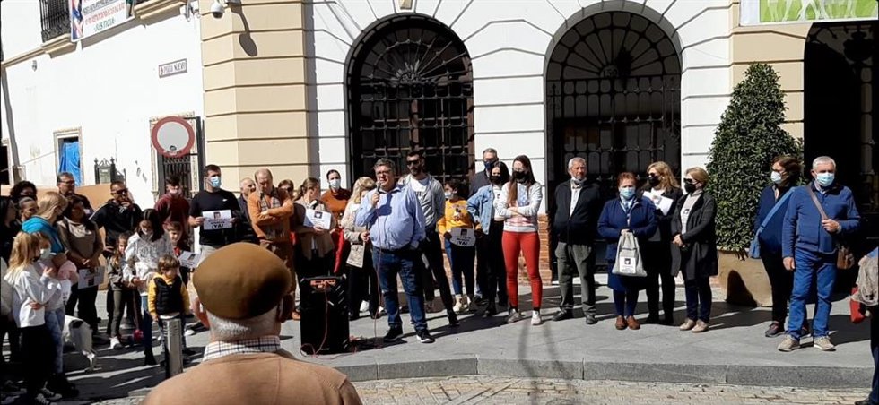 Archivo - Concentración en Morón por el menor desaparecido