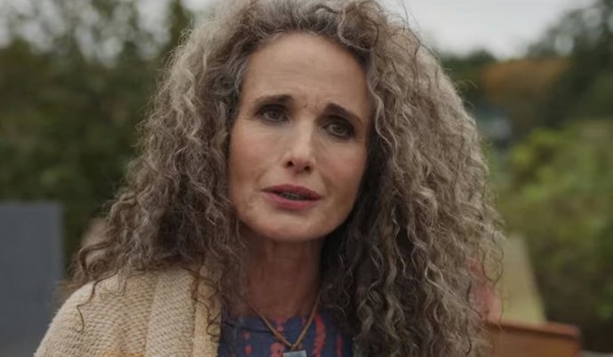 Andie MacDowell en la serie de Netflix La Asistenta
